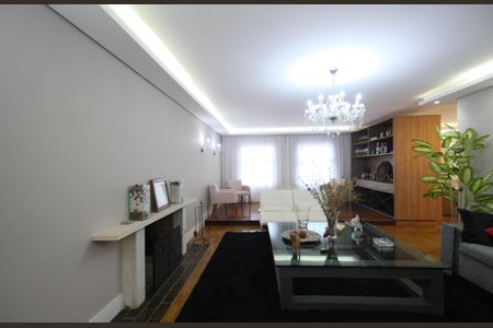 Casa para alugar com 500m², 8 quartos e 4 vagasSala 1