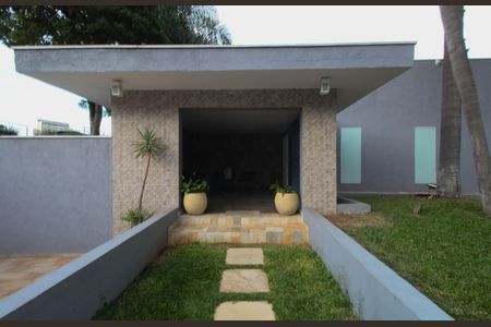 Casa para alugar com 500m², 8 quartos e 4 vagasEntrada