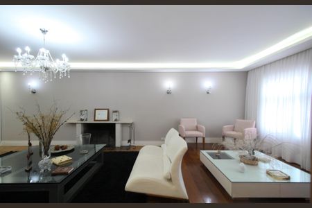 Casa para alugar com 500m², 8 quartos e 4 vagasSala 1