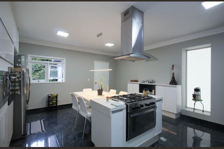 Casa para alugar com 500m², 8 quartos e 4 vagasCozinha