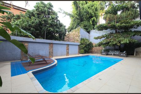 Casa para alugar com 500m², 8 quartos e 4 vagasÁrea comum - Piscina