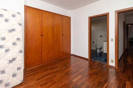 Apartamento para alugar com 140m², 3 quartos e 2 vagas Apartamento para alugar com 140m², 3 quartos e 2 vagasSuite