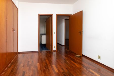 Apartamento para alugar com 140m², 3 quartos e 2 vagas Apartamento para alugar com 140m², 3 quartos e 2 vagasSuite