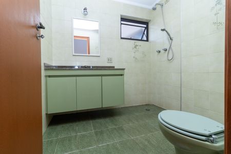 Apartamento para alugar com 140m², 3 quartos e 2 vagas Apartamento para alugar com 140m², 3 quartos e 2 vagasBanheiro do Corredor