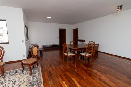 Apartamento para alugar com 140m², 3 quartos e 2 vagas Apartamento para alugar com 140m², 3 quartos e 2 vagasSala