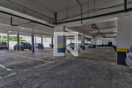 Apartamento à venda com 76m², 3 quartos e 2 vagas Apartamento à venda com 76m², 3 quartos e 2 vagasÁrea Comum - Estacionamento