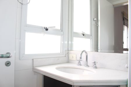 Apartamento à venda com 156m², 3 quartos e 4 vagasBanheiro da Suíte 2