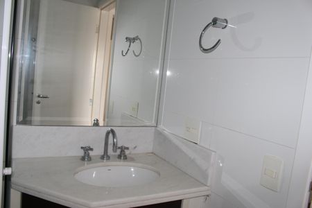 Apartamento à venda com 156m², 3 quartos e 4 vagasBanheiro da Suíte 1