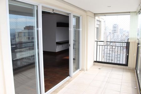 Apartamento à venda com 156m², 3 quartos e 4 vagasSacada