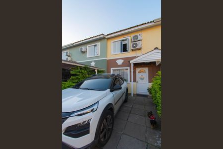 Casa de condomínio para alugar com 100m², 3 quartos e 2 vagas Casa de condomínio para alugar com 100m², 3 quartos e 2 vagasFachada