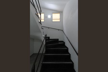 Apartamento à venda com 38m², 1 quarto e sem vagaEscada de entrada