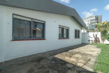 Casa à venda com 255m², 3 quartos e 4 vagasFundos