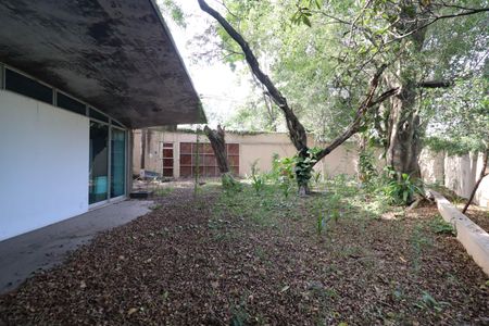 Casa à venda com 695m², 3 quartos e 1 vaga Casa à venda com 695m², 3 quartos e 1 vagaQuintal