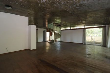 Casa à venda com 695m², 3 quartos e 1 vaga Casa à venda com 695m², 3 quartos e 1 vagaSala