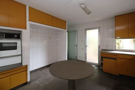 Casa à venda com 695m², 3 quartos e 1 vaga Casa à venda com 695m², 3 quartos e 1 vagaCozinha