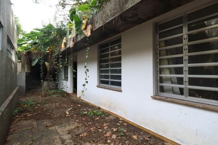 Casa à venda com 695m², 3 quartos e 1 vaga Casa à venda com 695m², 3 quartos e 1 vagaQuintal