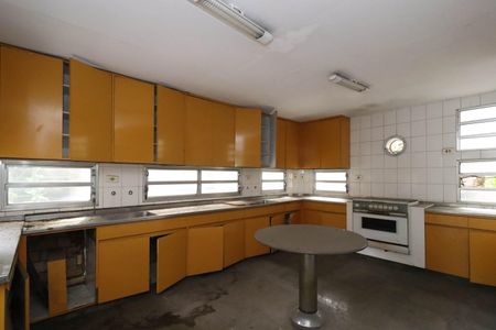 Casa à venda com 695m², 3 quartos e 1 vaga Casa à venda com 695m², 3 quartos e 1 vagaCozinha