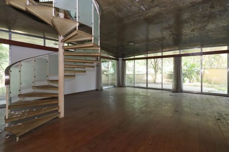 Casa à venda com 695m², 3 quartos e 1 vaga Casa à venda com 695m², 3 quartos e 1 vagaSala