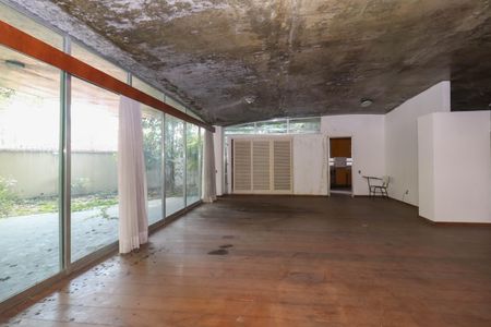 Casa à venda com 695m², 3 quartos e 1 vaga Casa à venda com 695m², 3 quartos e 1 vagaSala