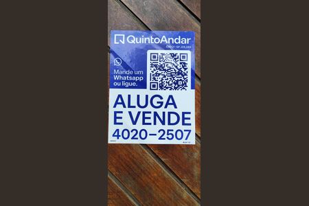 Casa à venda com 695m², 3 quartos e 1 vaga Casa à venda com 695m², 3 quartos e 1 vagaPlaquinha - Fachada
