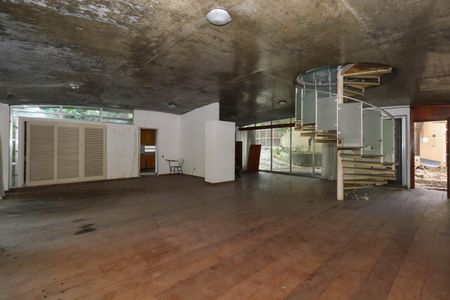 Casa à venda com 695m², 3 quartos e 1 vaga Casa à venda com 695m², 3 quartos e 1 vagaSala