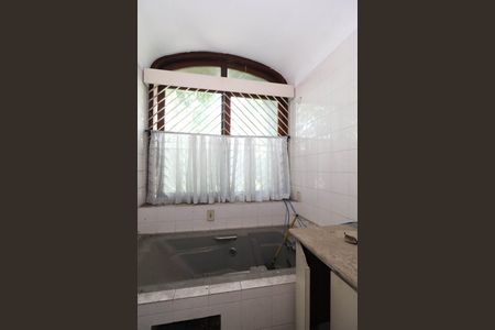 Casa à venda com 695m², 3 quartos e 1 vaga Casa à venda com 695m², 3 quartos e 1 vagaBanheiro da Suíte 1