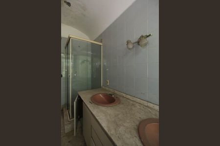 Casa à venda com 695m², 3 quartos e 1 vaga Casa à venda com 695m², 3 quartos e 1 vagaBanheiro da Suíte 3