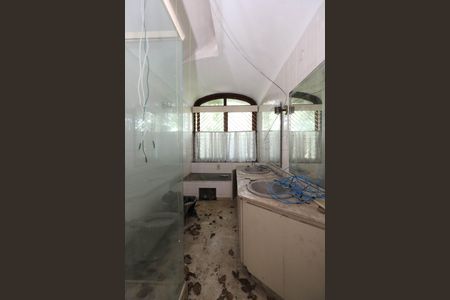 Casa à venda com 695m², 3 quartos e 1 vaga Casa à venda com 695m², 3 quartos e 1 vagaBanheiro da Suíte 1