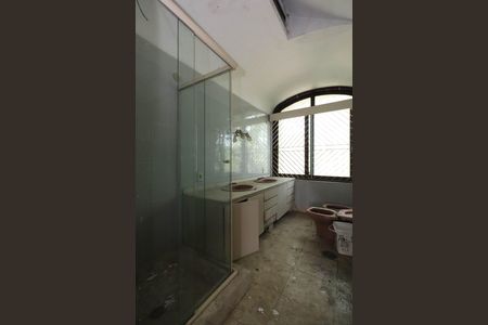 Casa à venda com 695m², 3 quartos e 1 vaga Casa à venda com 695m², 3 quartos e 1 vagaBanheiro da Suíte 3