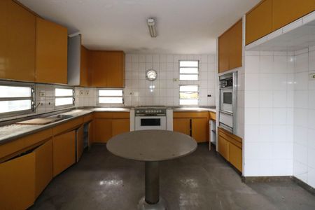 Casa à venda com 695m², 3 quartos e 1 vaga Casa à venda com 695m², 3 quartos e 1 vagaCozinha