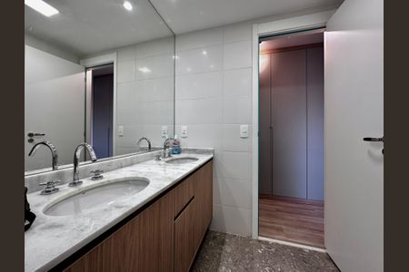 Apartamento à venda com 131m², 3 quartos e 2 vagas Apartamento à venda com 131m², 3 quartos e 2 vagasBanheiro Suíte 3