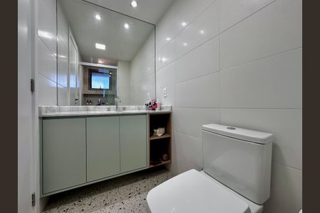 Apartamento à venda com 131m², 3 quartos e 2 vagas Apartamento à venda com 131m², 3 quartos e 2 vagasBanheiro Suíte 1