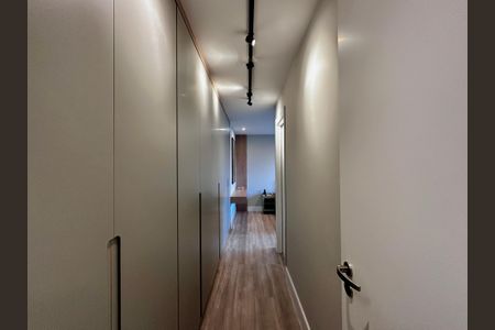 Apartamento à venda com 131m², 3 quartos e 2 vagas Apartamento à venda com 131m², 3 quartos e 2 vagasCloset Suíte 3