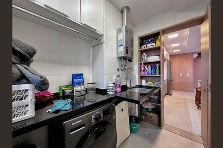 Apartamento à venda com 131m², 3 quartos e 2 vagas Apartamento à venda com 131m², 3 quartos e 2 vagasÁrea de Serviço