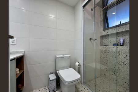 Apartamento à venda com 131m², 3 quartos e 2 vagas Apartamento à venda com 131m², 3 quartos e 2 vagasBanheiro Suíte 1