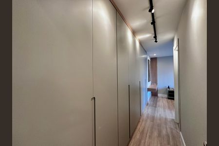 Apartamento à venda com 131m², 3 quartos e 2 vagas Apartamento à venda com 131m², 3 quartos e 2 vagasCloset Suíte 3