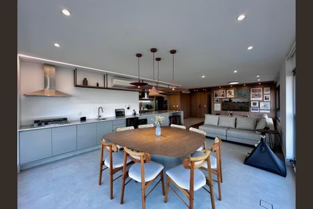 Apartamento à venda com 131m², 3 quartos e 2 vagas Apartamento à venda com 131m², 3 quartos e 2 vagasSala