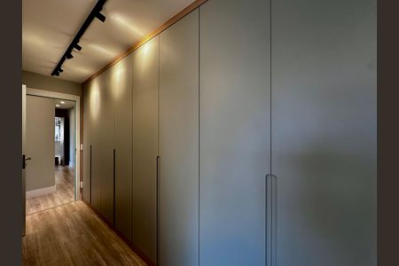 Apartamento à venda com 131m², 3 quartos e 2 vagas Apartamento à venda com 131m², 3 quartos e 2 vagasCloset Suíte 3