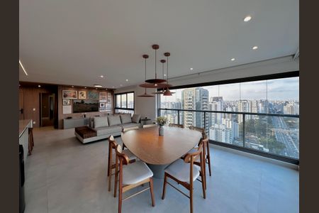 Apartamento à venda com 131m², 3 quartos e 2 vagas Apartamento à venda com 131m², 3 quartos e 2 vagasSala