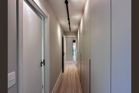 Apartamento à venda com 131m², 3 quartos e 2 vagas Apartamento à venda com 131m², 3 quartos e 2 vagasCloset Suíte 3