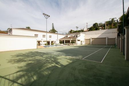 Casa à venda com 1300m², 4 quartos e 5 vagas Casa à venda com 1300m², 4 quartos e 5 vagasQuadra de Tênis