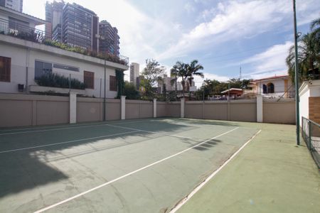 Casa à venda com 1300m², 4 quartos e 5 vagas Casa à venda com 1300m², 4 quartos e 5 vagasQuadra de Tênis