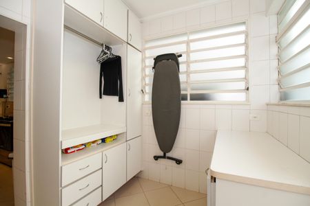 Casa à venda com 1300m², 4 quartos e 5 vagas Casa à venda com 1300m², 4 quartos e 5 vagasÁrea de Serviço