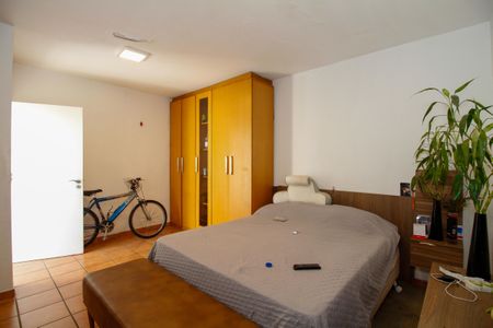 Casa à venda com 1300m², 4 quartos e 5 vagas Casa à venda com 1300m², 4 quartos e 5 vagasQuarto de Serviço 2