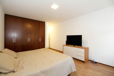 Casa à venda com 1300m², 4 quartos e 5 vagas Casa à venda com 1300m², 4 quartos e 5 vagasSuíte 3