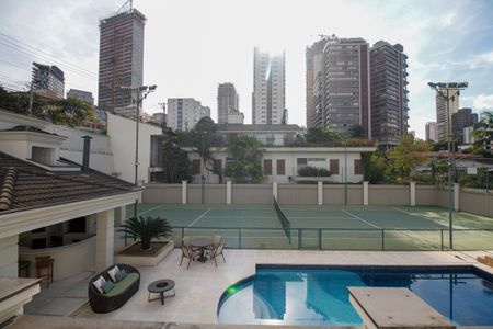 Casa à venda com 1300m², 4 quartos e 5 vagas Casa à venda com 1300m², 4 quartos e 5 vagasVista da Suíte Americana 2