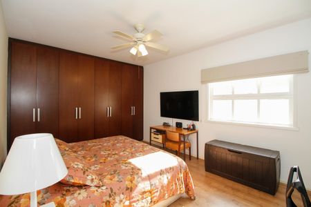 Casa à venda com 1300m², 4 quartos e 5 vagas Casa à venda com 1300m², 4 quartos e 5 vagasSuíte Americana 2