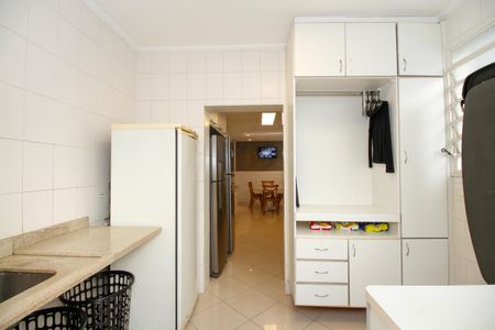 Casa à venda com 1300m², 4 quartos e 5 vagas Casa à venda com 1300m², 4 quartos e 5 vagasÁrea de Serviço