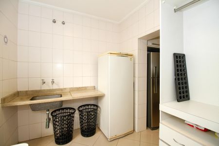 Casa à venda com 1300m², 4 quartos e 5 vagas Casa à venda com 1300m², 4 quartos e 5 vagasÁrea de Serviço