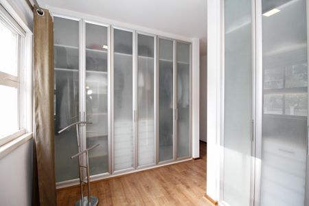 Casa à venda com 1300m², 4 quartos e 5 vagas Casa à venda com 1300m², 4 quartos e 5 vagasCloset da Suíte 4